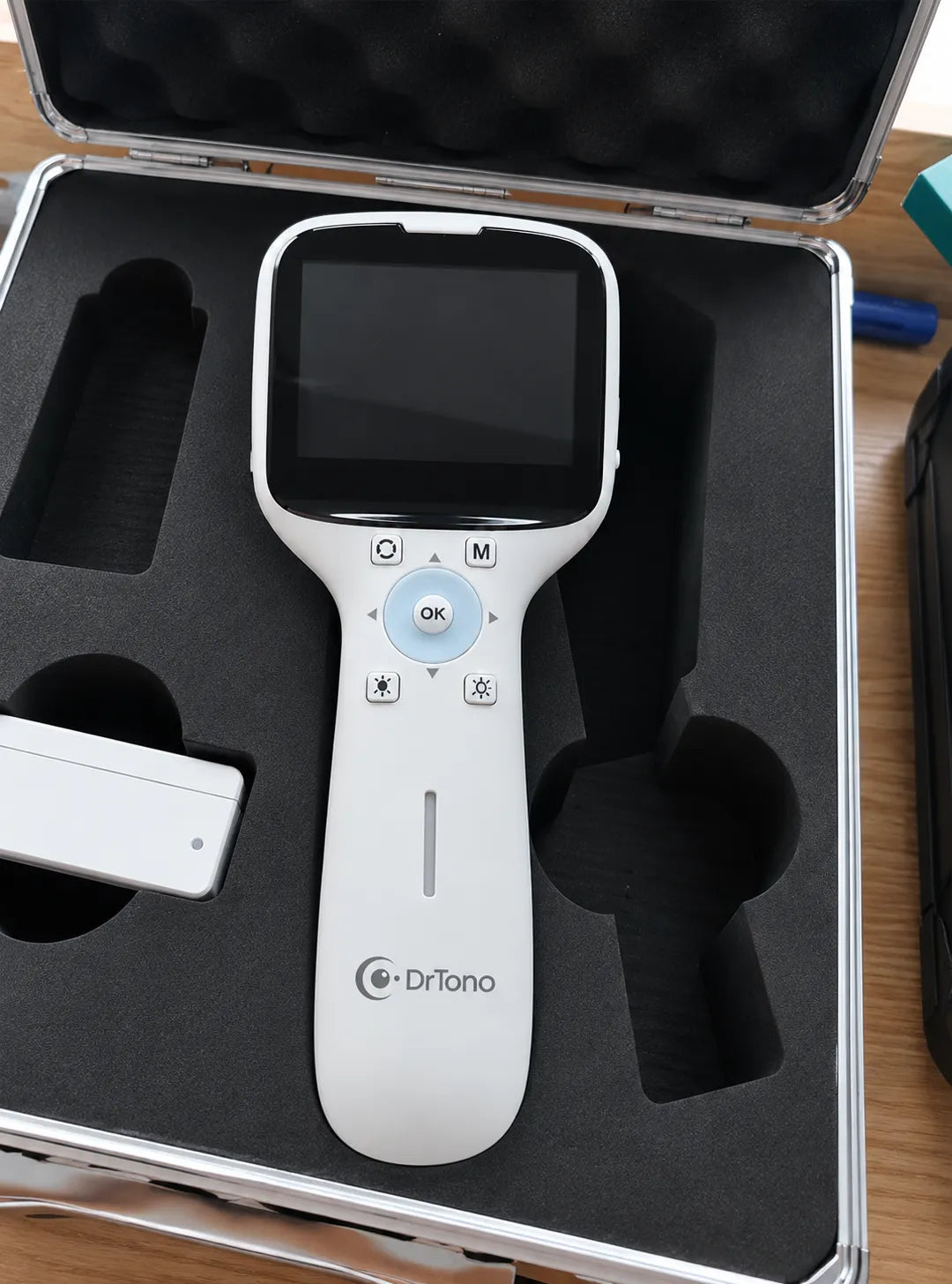 drtono-vista-lite-handheld-fundus-camera-carrying-case